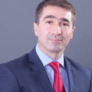 photo_5296272448309810126_x